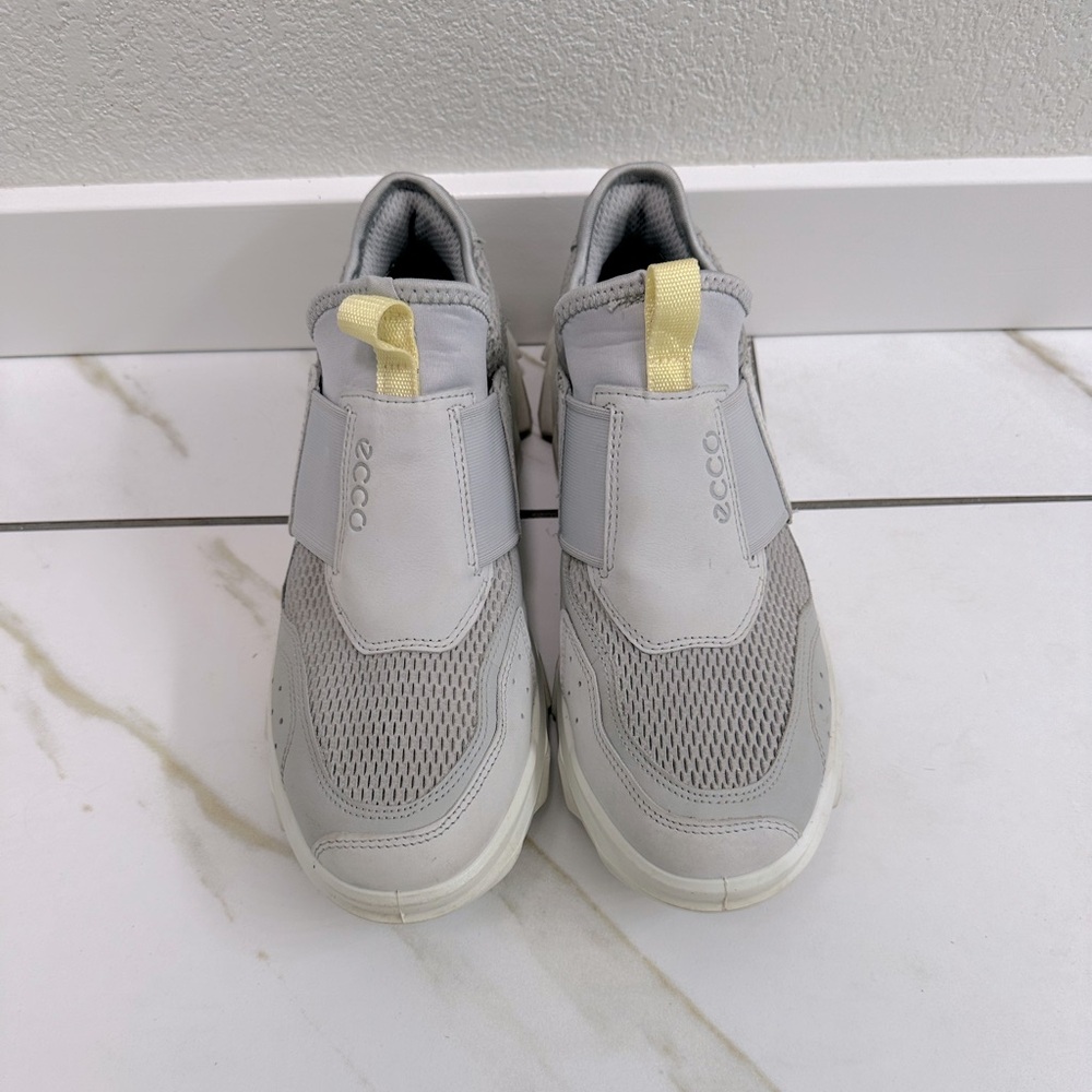 ECCO Women's Mx Low Slip on Sneaker (Women's Size 7-7.5 - EU 38)